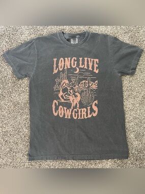 Women’s Comfort Colors Graphic T-Shirt - Long Live Cowgirls Charcoal Size M